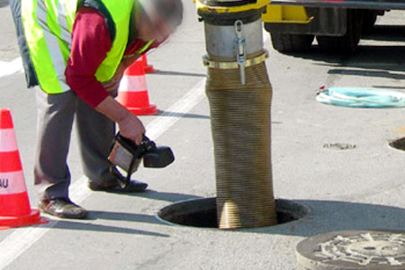 Kanalreinigung mit modernster Technik (Kanal-TV, Sonde) Kanalreinigung mit modernster Technik (Kanal-TV, Sonde)
